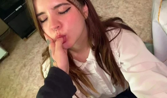 Русская студентка как возвращается домой, так сразу сосет