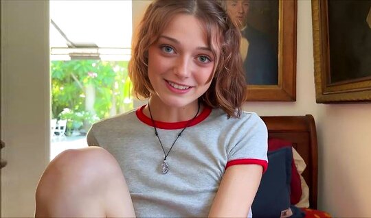 Худая девушка отлично сосет член и яйца приятелю в POV видео