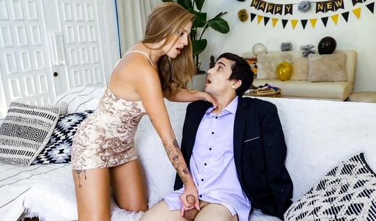 В честь нового года мамка устроила крутой тройничок