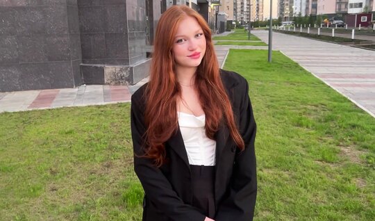 Рыженькая с парнем познакомилась и минет ему сделала