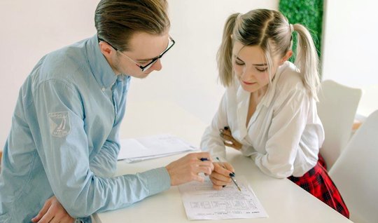 Русская молодая блондинка Тини занялась жестким трахом с репетитором