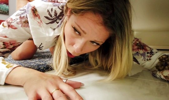 Мамка специально застревает, чтобы получить член в пилотку