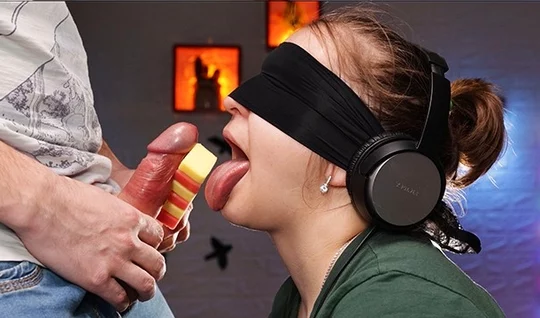 Девушка хотела сыграть в игру, но пришлось делать минет