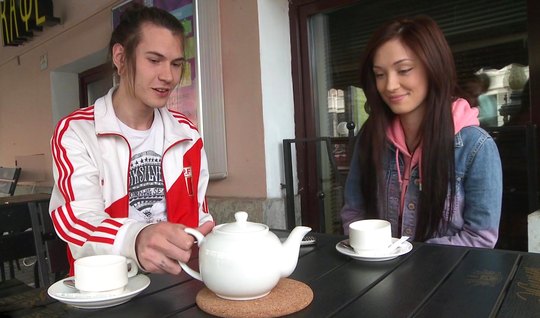 Молодая телочка дала в пилотку парню в первый день знакомства