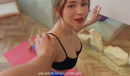 Девушка сняла лосины, чтобы скорее заняться секс-йогой